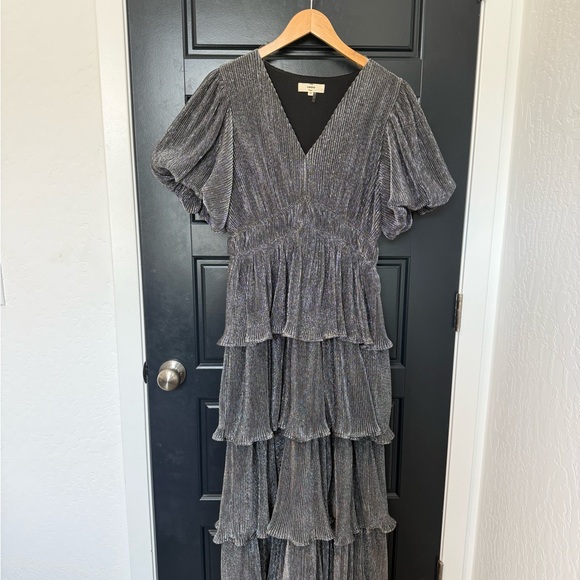 Dresses & Skirts - Elegant Black Tiered Dress